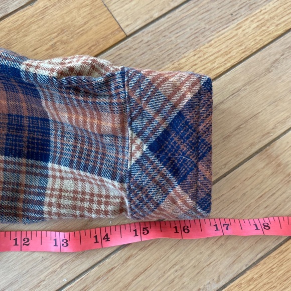 EUC Victory Outfitters Plaid Button-Up flannel Shirt - Picture 12 of 14